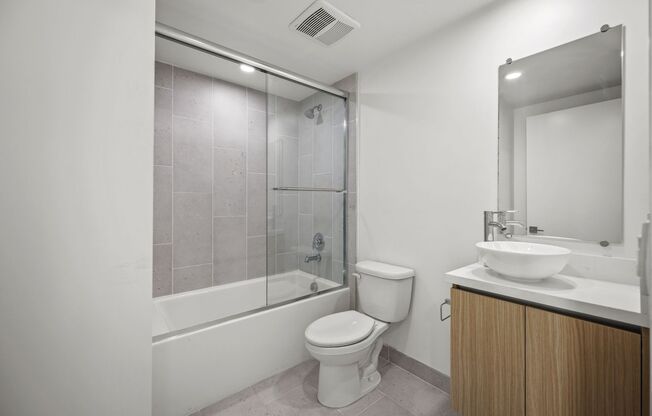 3 beds, 3 baths, 938 sqft, $3,188.57, Unit 606