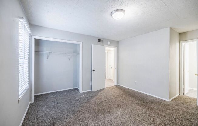 3 beds, 2 baths, 1,017 sqft, $1,395, Unit J129