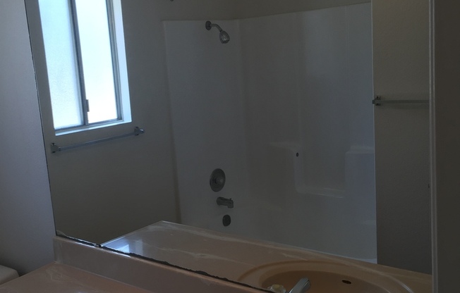 2 beds, 1.5 baths, 970 sqft, $1,225