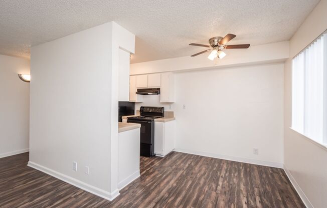 1 bed, 1 bath, 660 sqft, $1,380, Unit 72