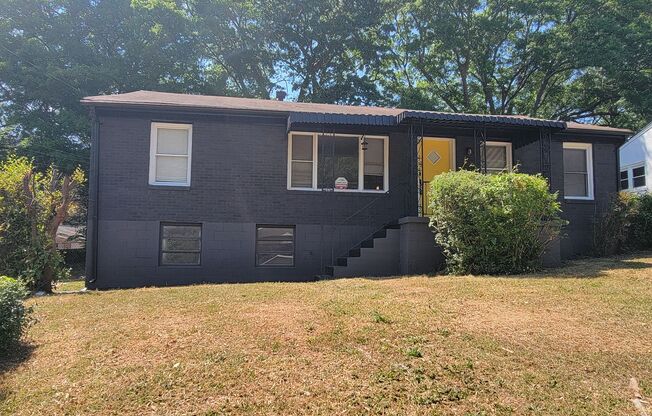 3 Bedroom Brick Ranch on Basement/5 Min Drive to Downtown Atlanta
