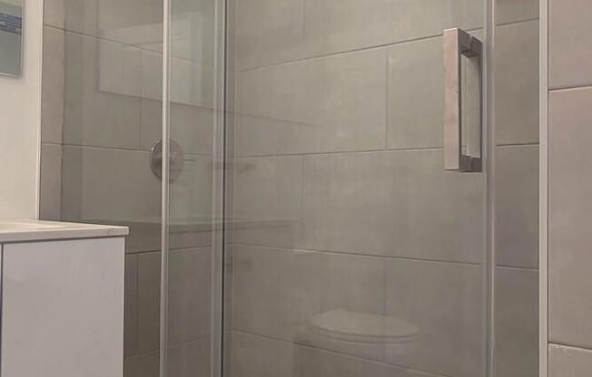 1 bed, 1 bath, $5,500, Unit 4F