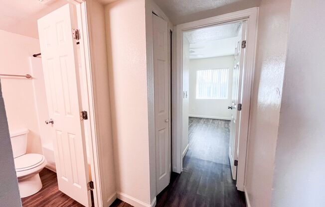 2 beds, 1 bath, 950 sqft, $1,225, Unit 107