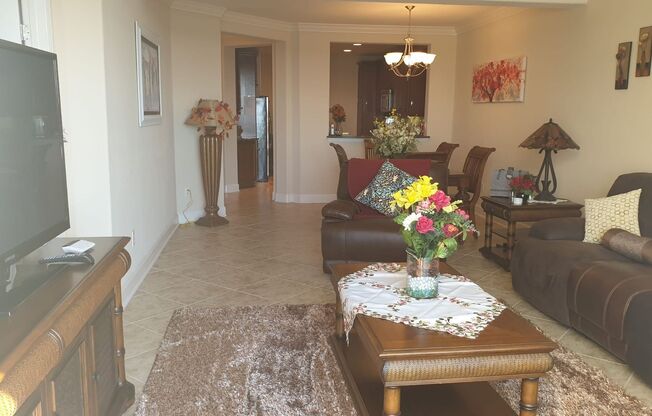 3 beds, 2 baths, $2,900, Unit Unit 443