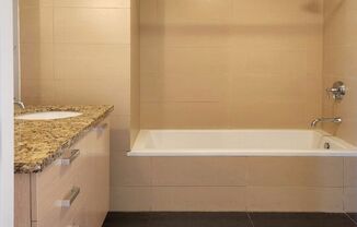 Studio, 1 bath, 600 sqft, $1,950, Unit 908