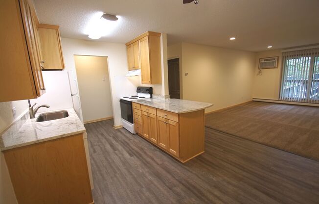 2 beds, 2 baths, 915 sqft, $1,695, Unit 318