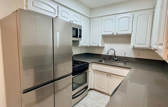 1595 E CHEVY CHASE DR