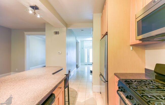 3 beds, 2.5 baths, 1,280 sqft, $3,700, Unit Upstairs