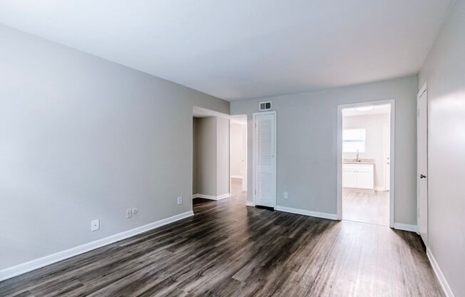 2 beds, 1 bath, 850 sqft, $1,250, Unit 00-E8