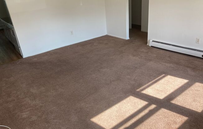 1 bed, 1 bath, 630 sqft, $1,250, Unit B4