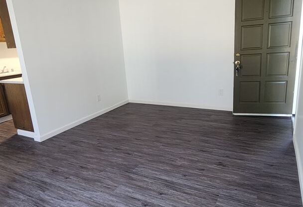 1 bed, 1 bath, 560 sqft, $1,350, Unit 1350-28