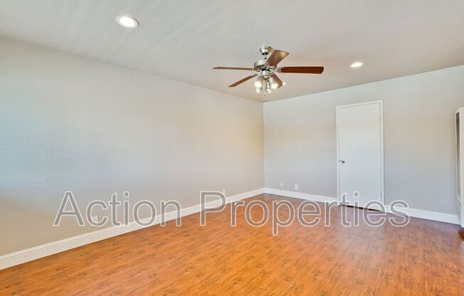 4545 Moorpark Ave