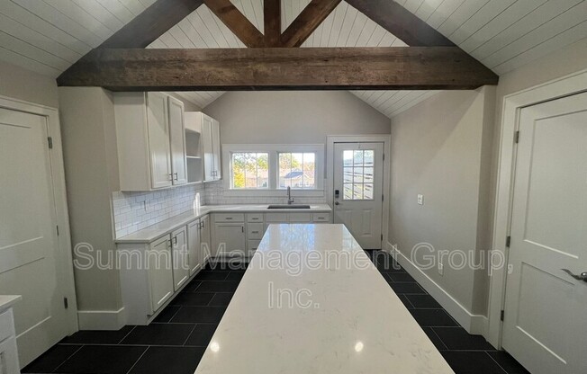 129 WHITEFOORD AVE NE