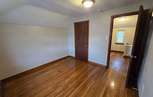 3 beds, 1 bath, $1,300