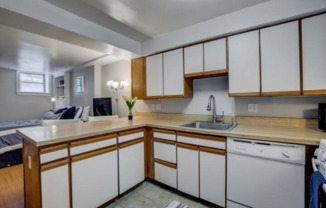 Studio, 1 bath, $795, Unit 420 B