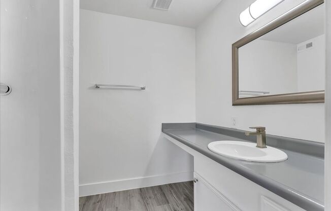 2 beds, 2 baths, 860 sqft, $1,645, Unit 03A