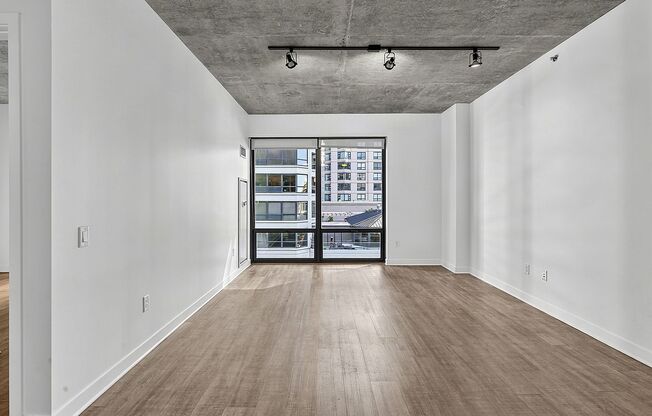 1 bed, 1 bath, 738 sqft, $2,725, Unit 503