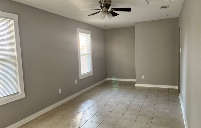 102 W AUSTIN ST