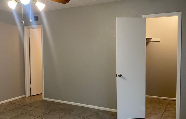 1 bed, 1 bath, 633 sqft, $675, Unit Apt 4