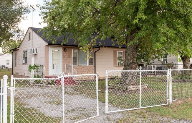 Cozy Sand Springs Bungalow!