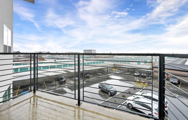 2 beds, 1 bath, $1,300, Unit 214
