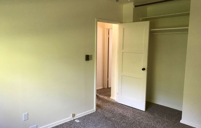 Cute 2 BR/1 BA House Available!