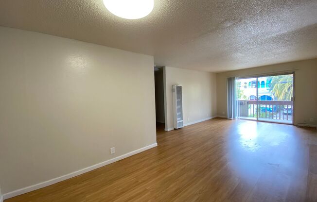 2 beds, 1 bath, $2,600, Unit 203