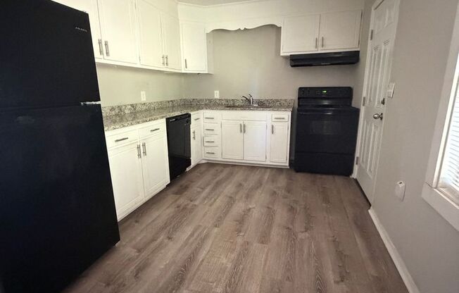 2 beds, 1 bath, 725 sqft, $949, Unit 807-11TH R