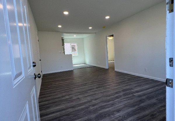 2333 S MANSFIELD AVE