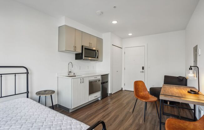 Studio, 1 bath, 251 sqft, $1,411, Unit Unit 410