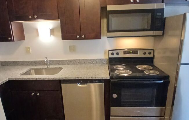 2 beds, 1 bath, 800 sqft, $1,025, Unit 662106