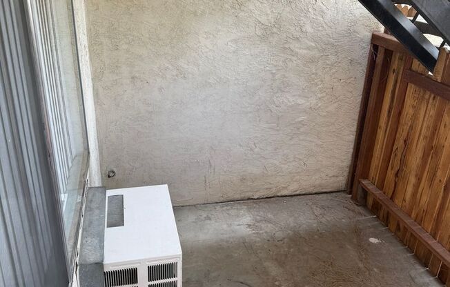 Studio, 1 bath, $995, Unit 09