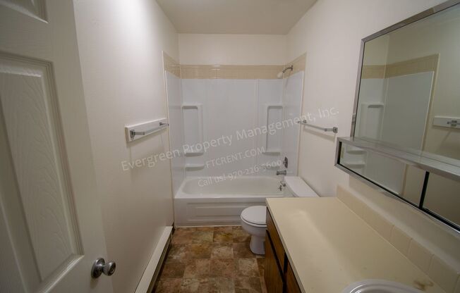 2 beds, 1 bath, 866 sqft, $1,375