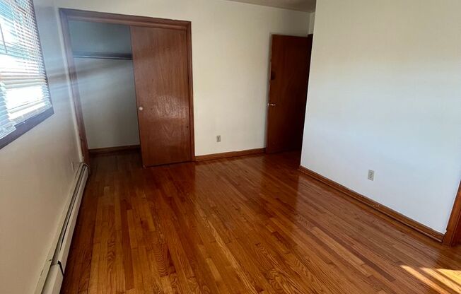 2 beds, 1 bath, 903 sqft, $1,240, Unit G-2