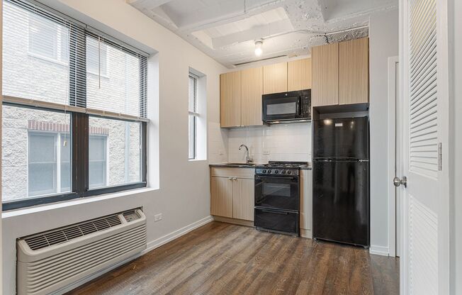 5718 North Winthrop Ave.