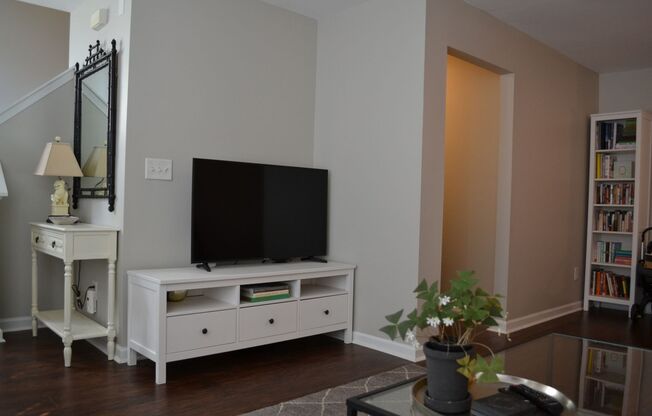 Charming 2BR Townhome in Charlotte