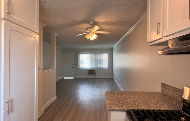 2 beds, 1 bath, 840 sqft, $2,350, Unit #16