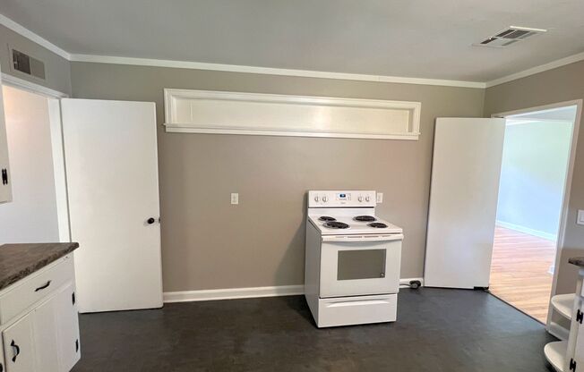 3 beds, 1 bath, $1,135