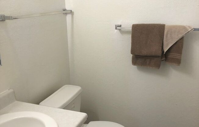 1 bed, 1 bath, 695 sqft, $950, Unit 205