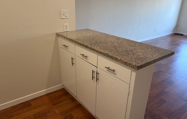 Remodeled Studio in the Haight**Elevator Building with Laundry**Open House**Sat/Sun 1:30-2:30**