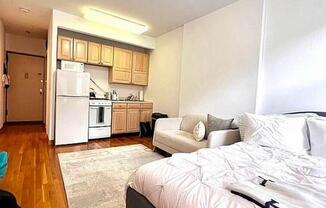 455 W 46 ST
