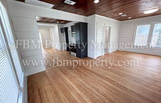 2 beds, 1 bath, $1,600