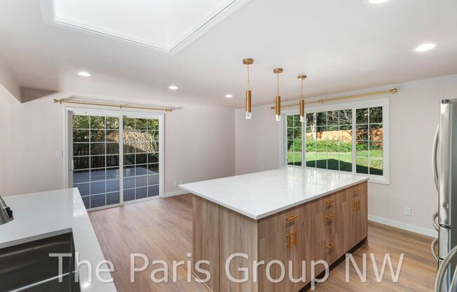 Stunning Mid-Century 2024 Remodel – Central A/C, Modern & Luxe Updates