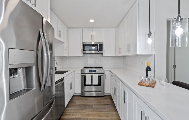 1 bed, 1 bath, 715 sqft, $3,175, Unit 42