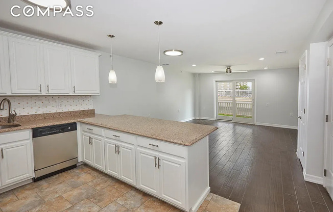 10220 ROCKAWAY BCH BLVD