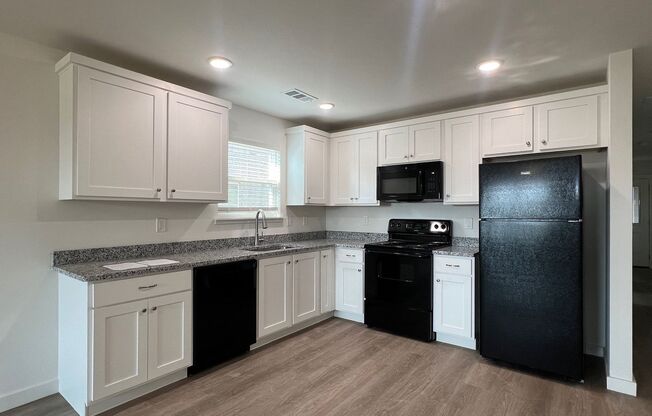 3 beds, 2 baths, 1,300 sqft, $1,550, Unit 617 69th Ave