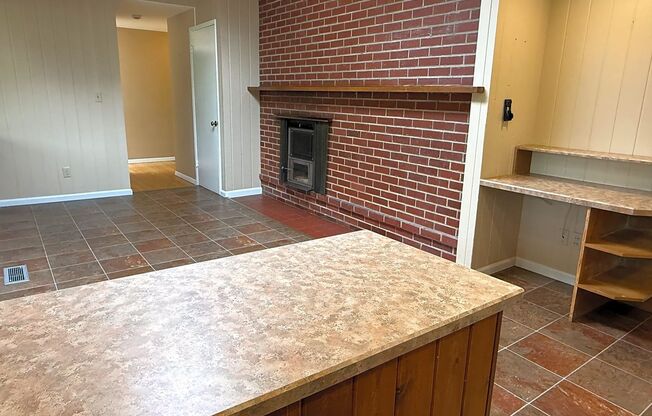 6BR Classic Mid-Century Medina Home! Yard Service Included!