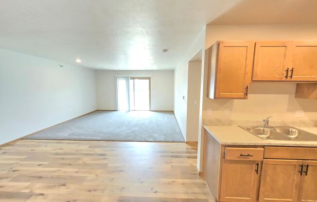 2 beds, 1 bath, 1,090 sqft, $1,230, Unit 3400 108