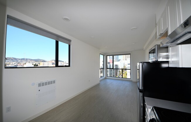 Studio, 1 bath, 402 sqft, $2,910, Unit 1335 Folsom St, Unit 306