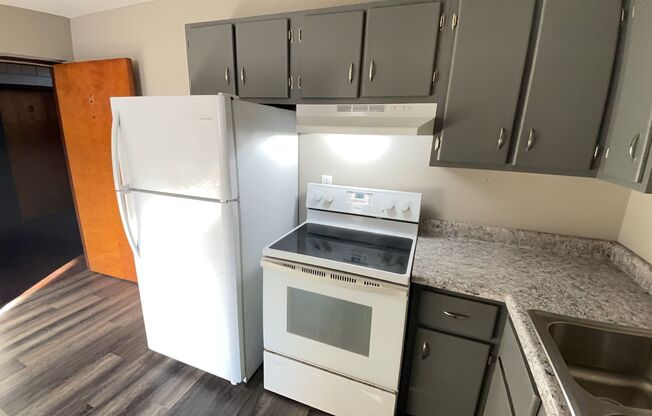 1 bed, 1 bath, $645, Unit Unit 2